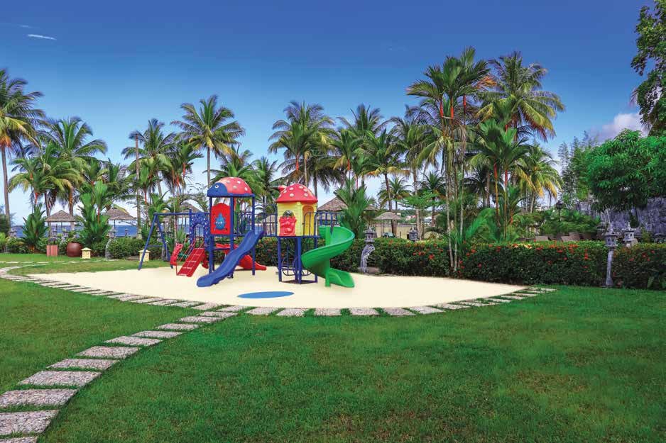 Hiranandani premium amenities showcase across projects including swimming pools, gardens, and community spaces